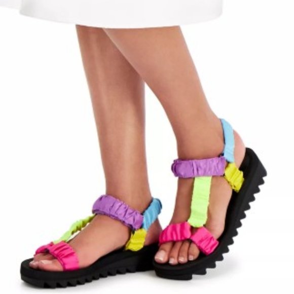 WILD PAIR Kendie Sporty Wedge Sandals - Picture 6 of 6